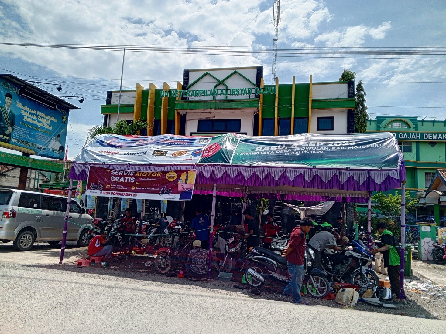 Gandeng LPK Dimy Motor, MA Al Irsyad Gajah Buka layanan Servis Motor Gratis Bagi Korban Banjir